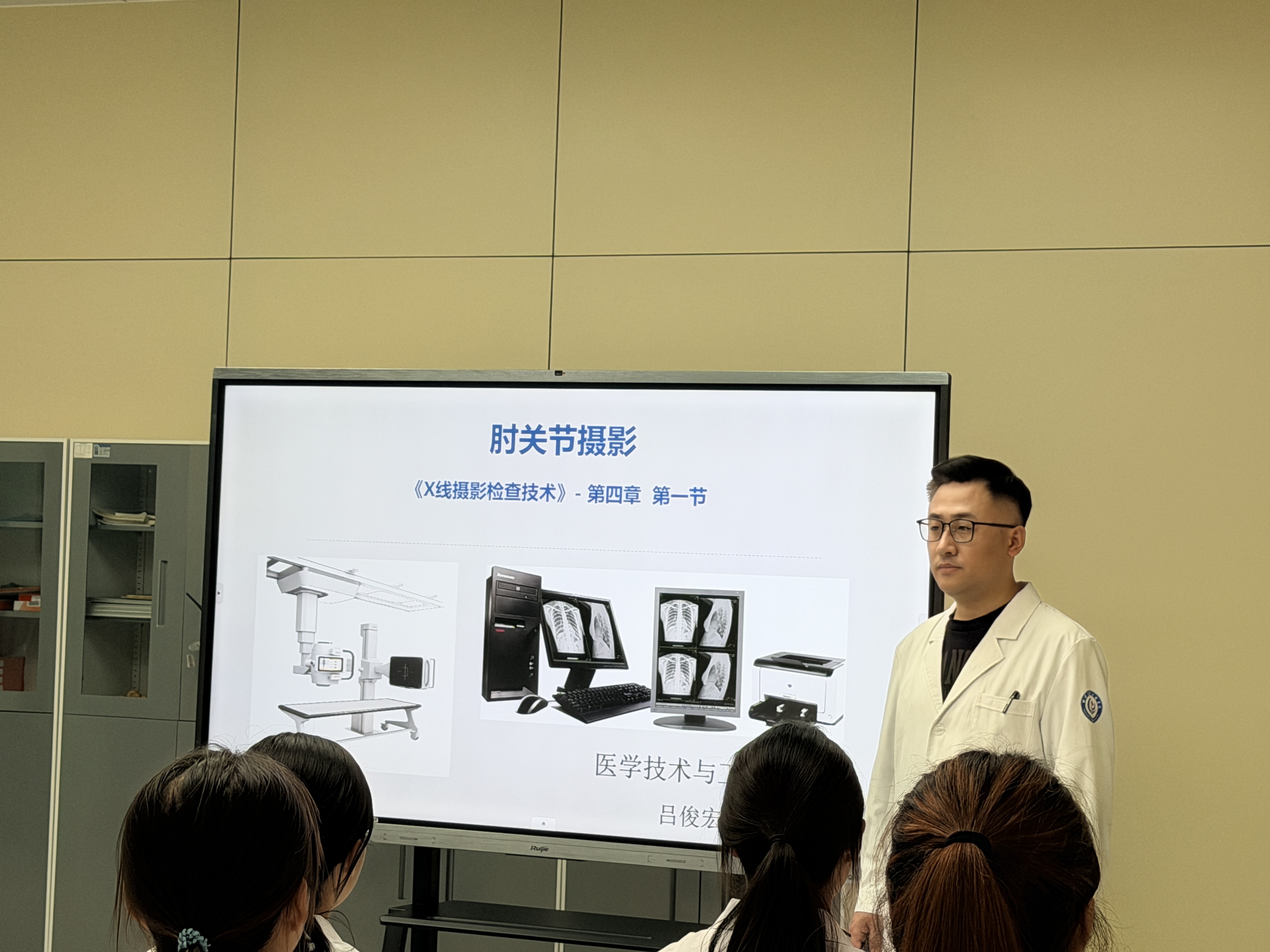 深耕实操教学 赋能技能育人 医学技术与工程学院开展教学示范课观摩活动