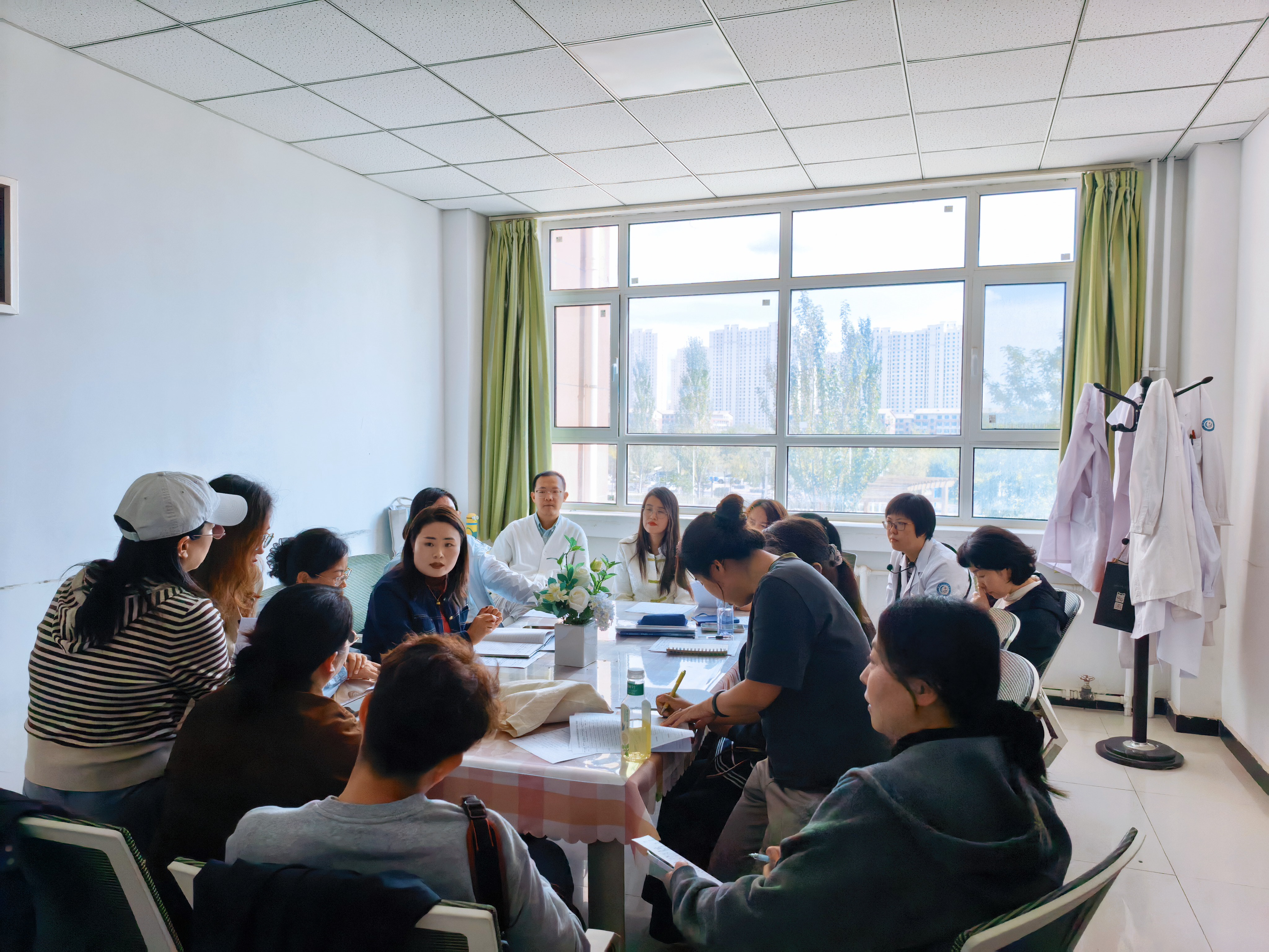 教研示范促提升 安全护航保教学 ——公共教学部同步开展示范课教学与实验室安全培训活动